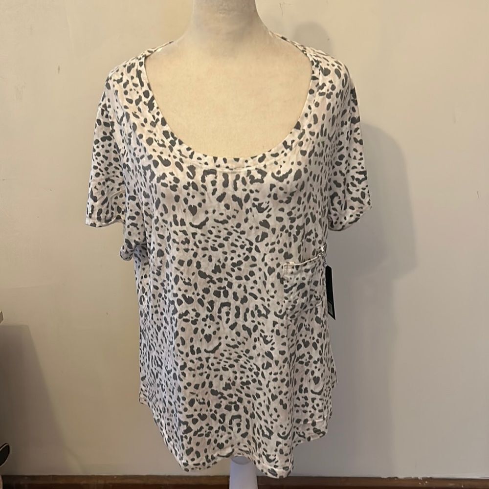 Nine West animal print short sleeve tee Size XL New